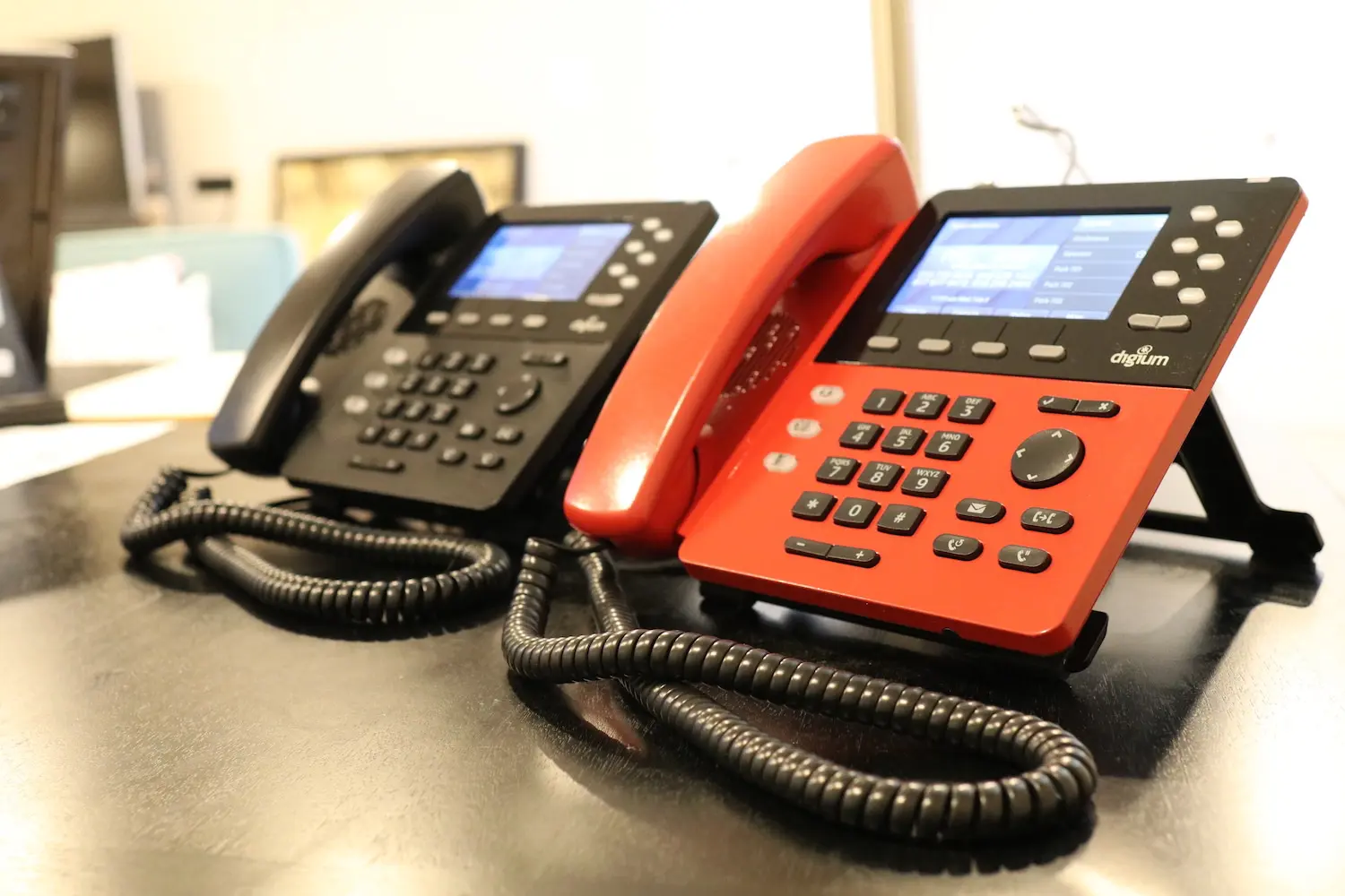 What Is the Right Office Phones for Small Businesses 