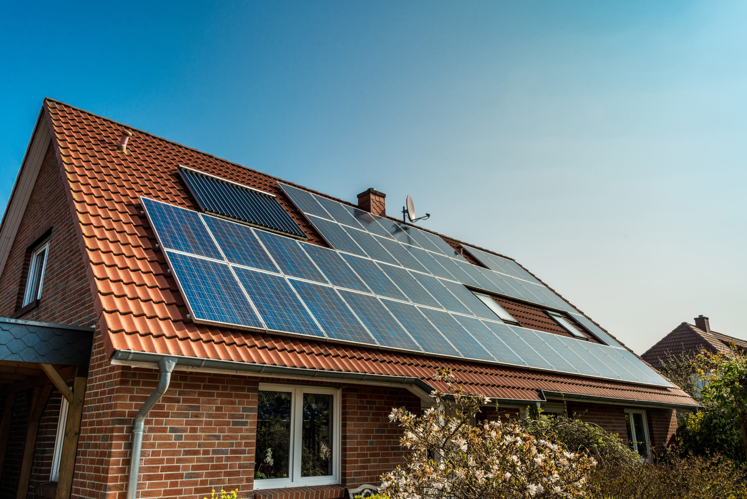 The Benefits of Using Solar Inverters in Residential Applications