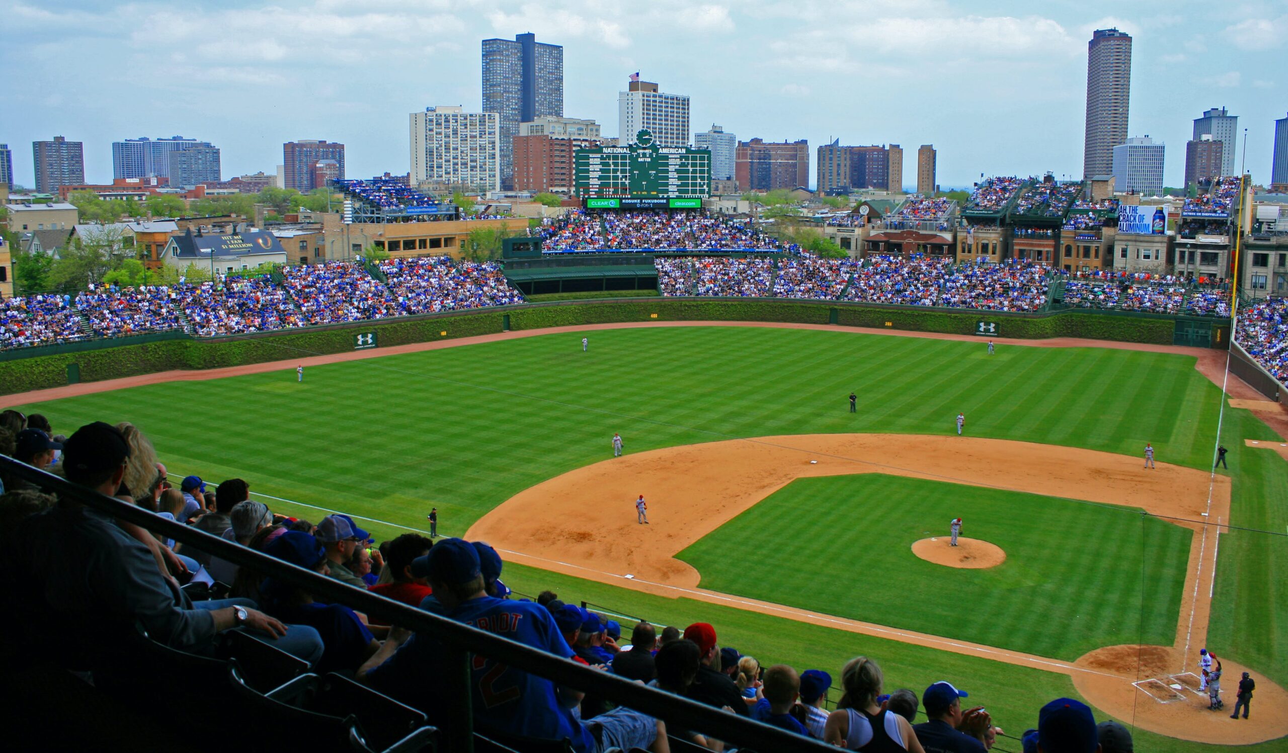 Chicago’s Unmissable Attractions, Diverse Neighborhoods, and the Iconic Wrigley Field